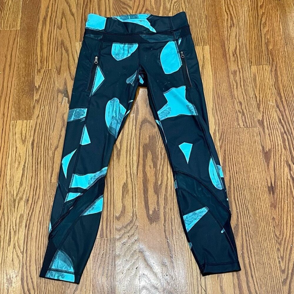 Lululemon Cropped Zippered Pocket Mesh Leggings